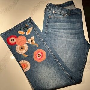 Women’s lucky brand jeans, style is Lolita boot.  Mid rise.  Size 10/30.